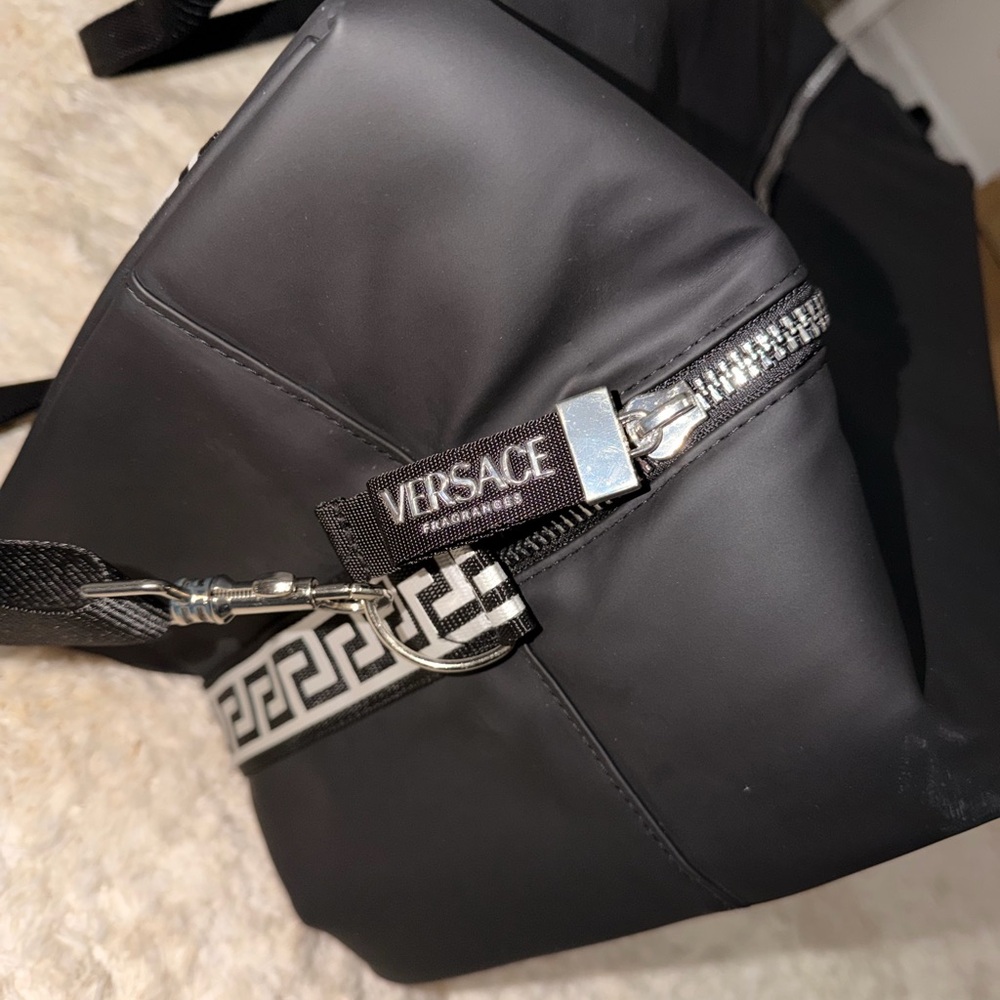 ⚡️Versace Black and White Duffel Bag⚡️ - Picture 3 of 7